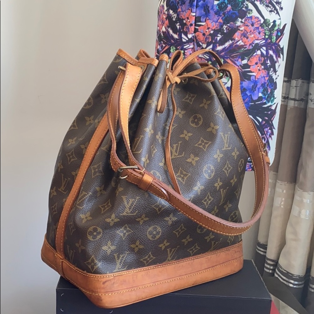 ๐SOLD๐ Louis Vuitton Bucket GM - Picture 2 of 16